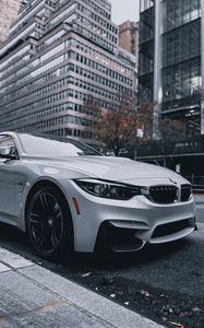 Превью обои bmw, автомобиль, белый, улица