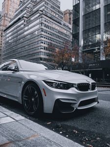 Превью обои bmw, автомобиль, белый, улица