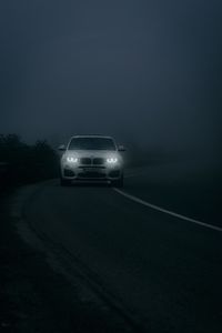Превью обои bmw, автомобиль, белый, дорога, туман, сумерки