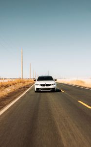 Превью обои bmw, автомобиль, белый, дорога