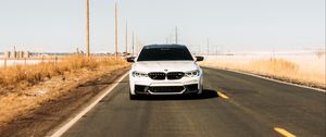 Превью обои bmw, автомобиль, белый, дорога