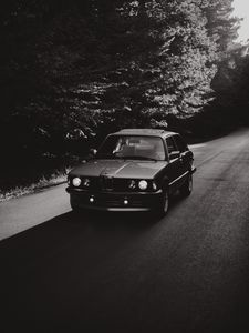 Превью обои bmw, автомобиль, чб, дорога