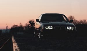 Превью обои bmw, автомобиль, черный, фары, свет, сумерки