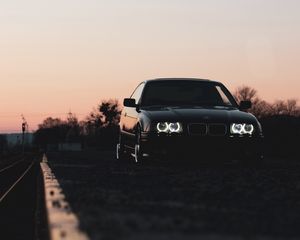 Превью обои bmw, автомобиль, черный, фары, свет, сумерки