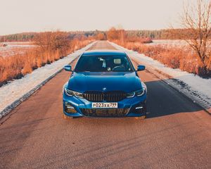 Превью обои bmw, автомобиль, дорога, синий, вид спереди
