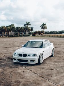 Превью обои bmw, автомобиль, фары, свечение, белый
