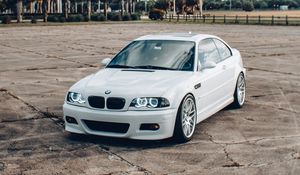 Превью обои bmw, автомобиль, фары, свечение, белый