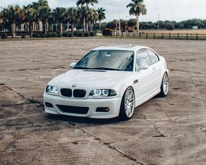 Превью обои bmw, автомобиль, фары, свечение, белый