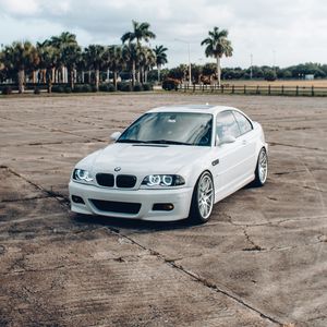 Превью обои bmw, автомобиль, фары, свечение, белый