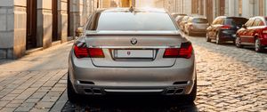 Превью обои bmw, автомобиль, серый, вид сзади, улица