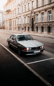 Превью обои bmw, автомобиль, серый, дорога, город