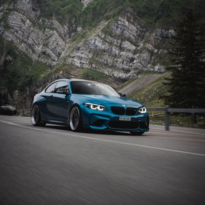 Превью обои bmw, автомобиль, вид сбоку, дорога, скала