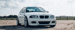 Превью обои bmw, автомобиль, вид спереди, белый