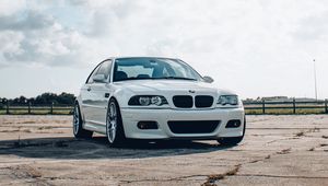 Превью обои bmw, автомобиль, вид спереди, белый