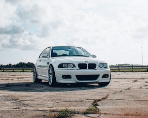 Превью обои bmw, автомобиль, вид спереди, белый