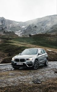 Превью обои bmw, автомобиль, внедорожник, горы, скалы