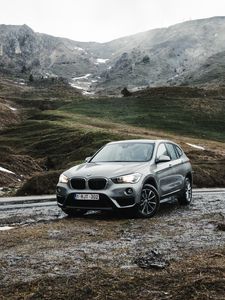 Превью обои bmw, автомобиль, внедорожник, горы, скалы