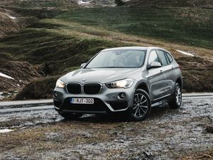 Превью обои bmw, автомобиль, внедорожник, горы, скалы