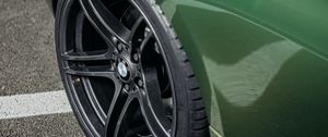 Превью обои bmw, автомобиль, зеленый, колесо