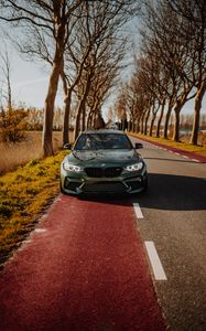 Превью обои bmw, автомобиль, зеленый, деревья, дорога