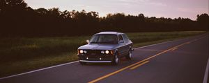 Превью обои bmw, дорога, движение, вечер