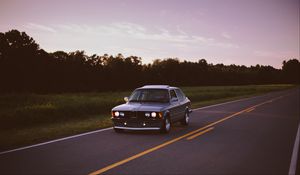 Превью обои bmw, дорога, движение, вечер