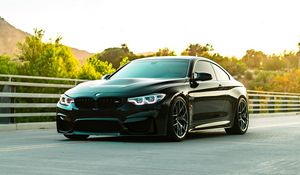 Превью обои bmw f82 m4 coupe, bmw, автомобиль, спорткар, фары