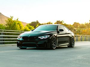 Превью обои bmw f82 m4 coupe, bmw, автомобиль, спорткар, фары