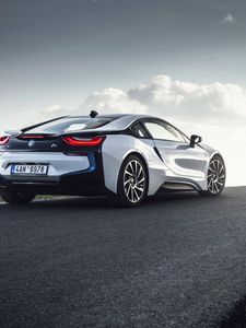 Превью обои bmw i8, вид сзади, дорога
