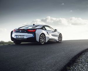 Превью обои bmw i8, вид сзади, дорога