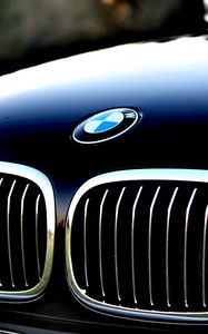 Превью обои bmw, капот, логотип