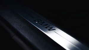 Превью обои bmw, логотип, надпись, автомобиль