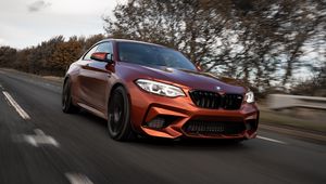 Превью обои bmw m2, bmw, автомобиль, коричневый, дорога, скорость