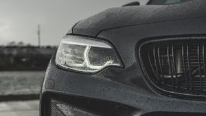 Превью обои bmw m2, bmw, дождь, капли, фара