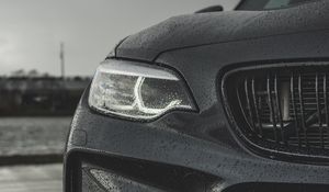 Превью обои bmw m2, bmw, дождь, капли, фара