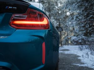 Превью обои bmw m2, bmw, машина, стоп-сигнал, красный, свет