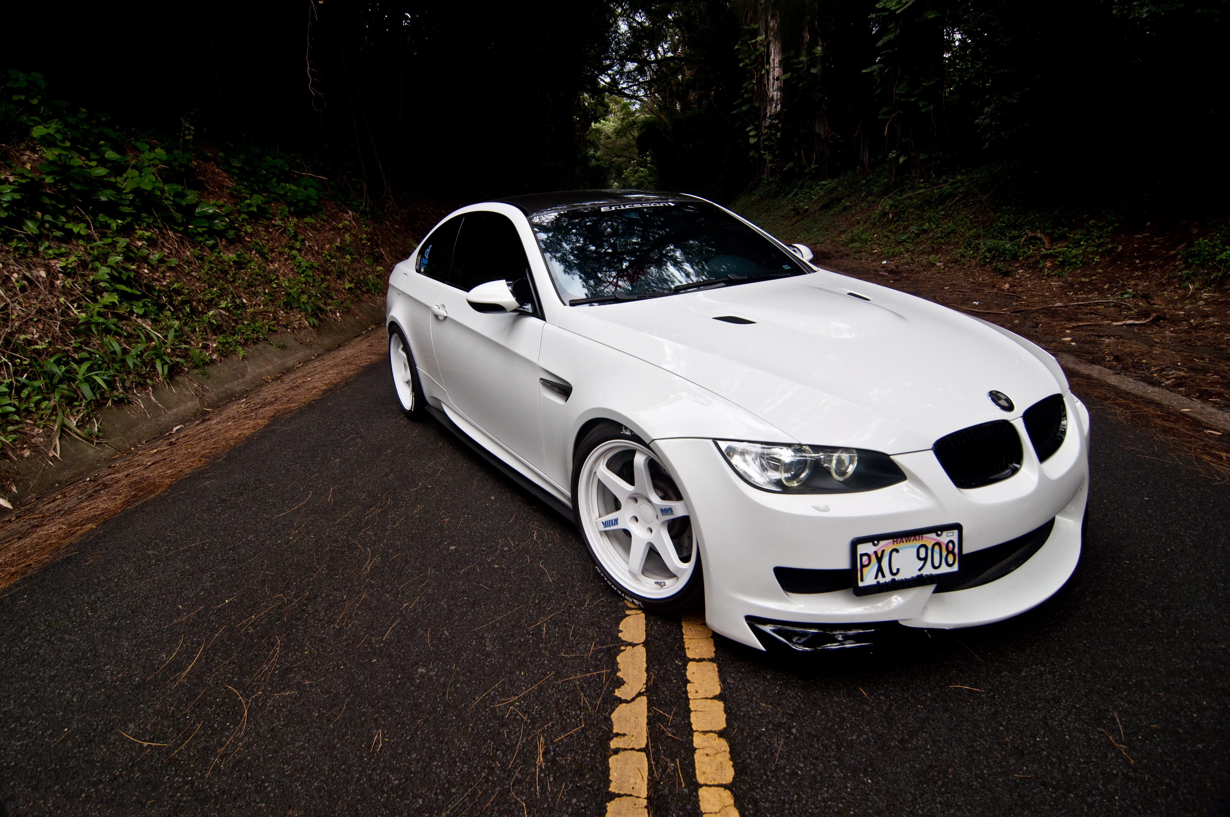 Белую машину бмв. BMW м3 e92. BMW m3 белая. BMW m3 e92 белая. БМВ м5 белая.