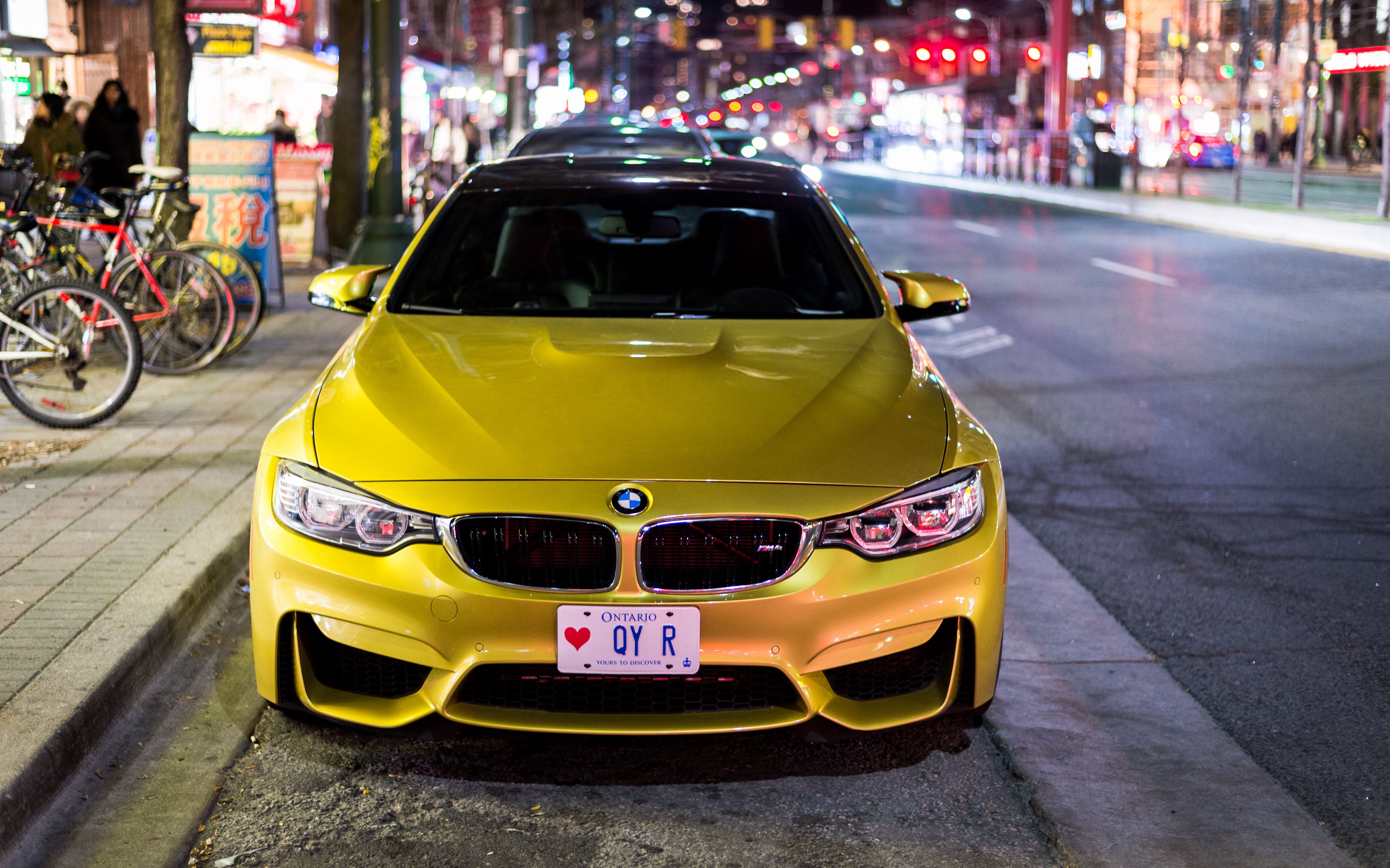 BMW m4 желтая