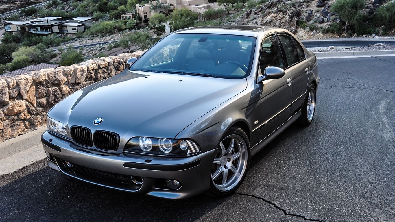 Скачать 1366x768 bmw, m5, e39, серебристый, вид сбоку обои, картинки  планшет, ноутбук