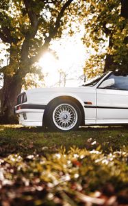 Превью обои bmw, машина, белый, вид сбоку