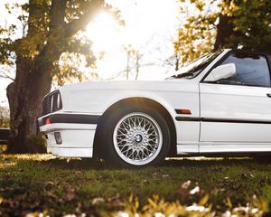 Превью обои bmw, машина, белый, вид сбоку