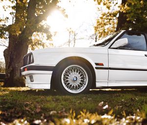 Превью обои bmw, машина, белый, вид сбоку