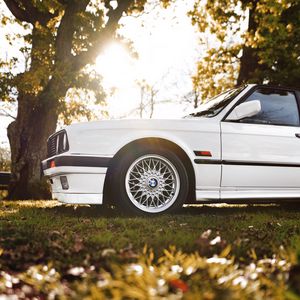 Превью обои bmw, машина, белый, вид сбоку