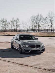 Превью обои bmw, машина, вид спереди, серый