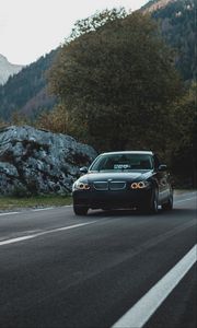 Превью обои bmw, машина, вид спереди, дорога, разметка