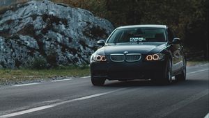 Превью обои bmw, машина, вид спереди, дорога, разметка