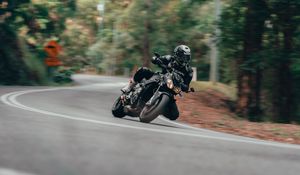 Превью обои bmw s1000r, bmw, мотоцикл, черный, мотоциклист, поворот, скорость