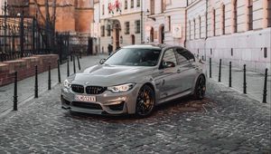 Превью обои bmw, вид спереди, серый, улица