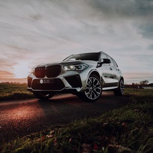 Превью обои bmw x5, bmw, автомобиль, внедорожник, серый, вид сбоку