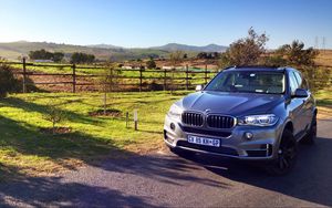 Превью обои bmw x5, bmw, автомобиль, серый, пейзаж